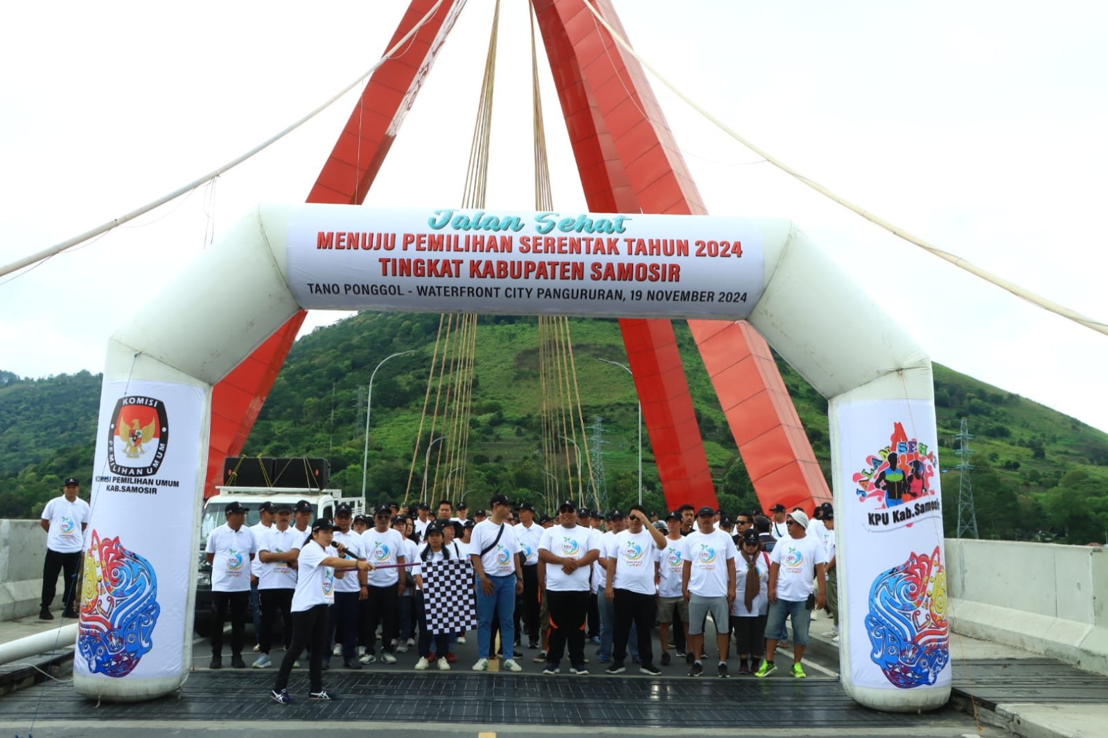 Wakapolres Samosir Ikuti Jalan Sehat Menuju Pemilihan Serentak 2024