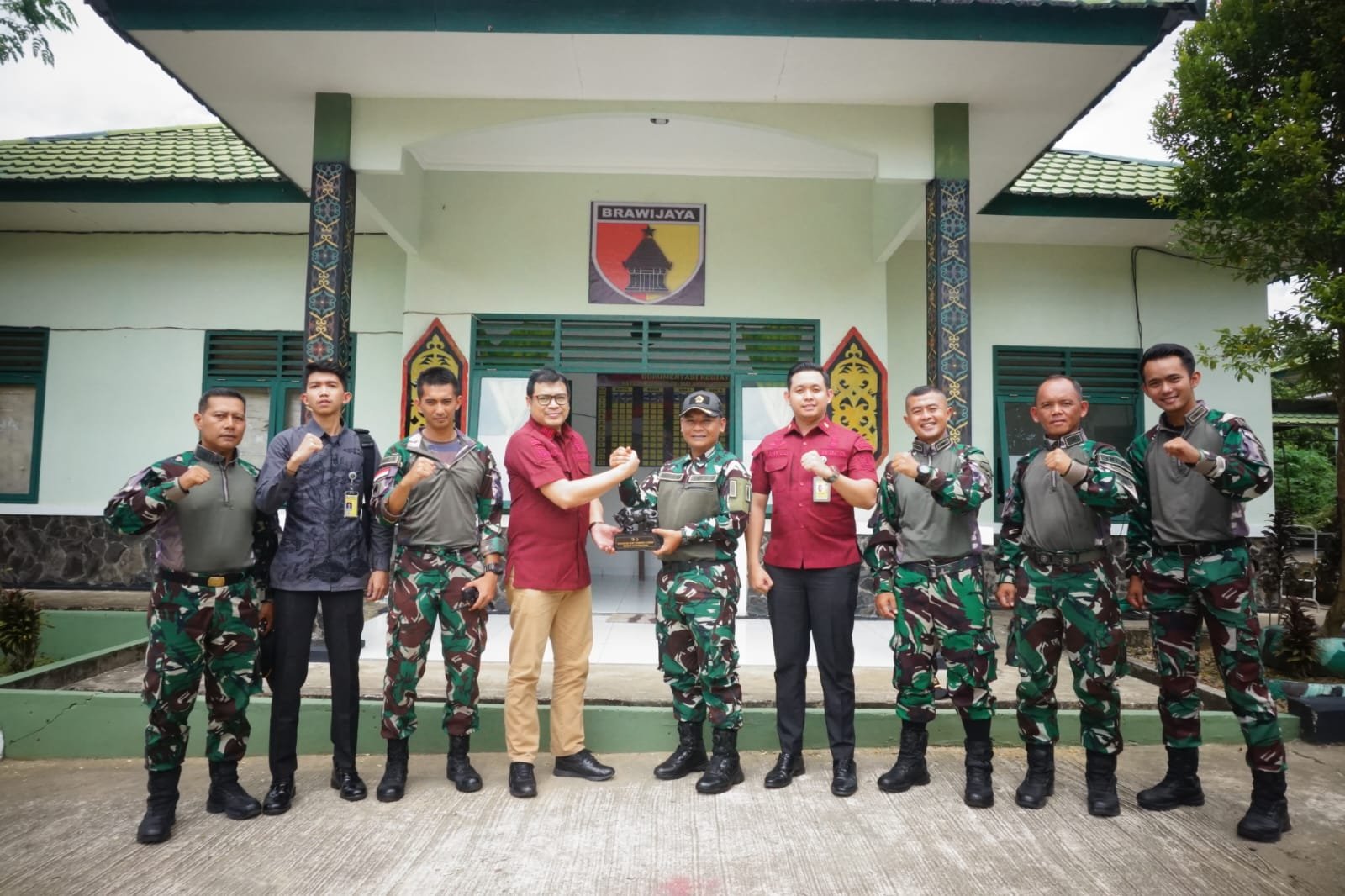 Bangun Kerjasama, Kepala Imigrasi PLBN Badau Kunjungi Satgas Pamtas RI-Malaysia Yonzipur 5/ABW