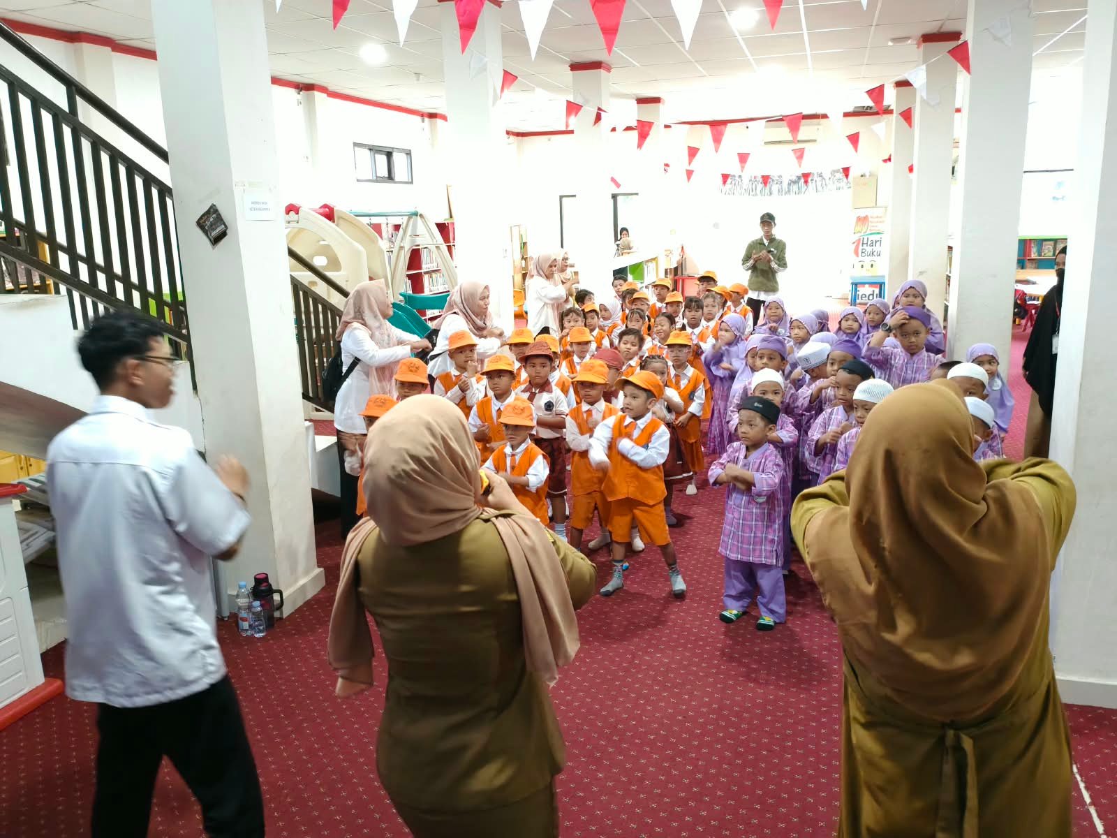 Serunya Anak TK Mengenal Literasi Lewat Cerita Kura-Kura dan Monyet